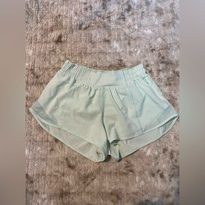 lululemon 2.5 low rise hotty hot shorts